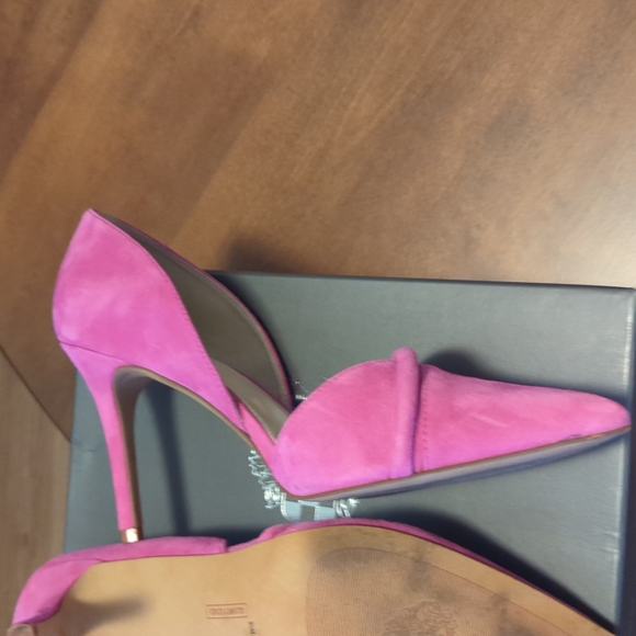Vince Camuto Pointed Heels - Picture 6 of 7